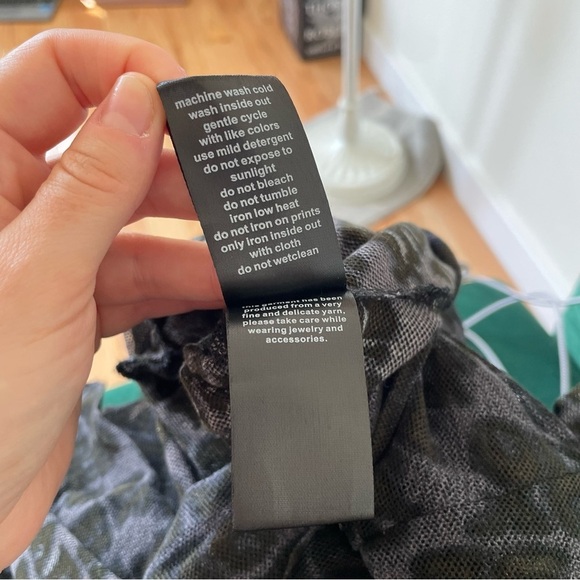 Rundholz Black Print Word Flock Listen Flowers Long Sleeve Mesh Cotton Top EUC S - Picture 10 of 12